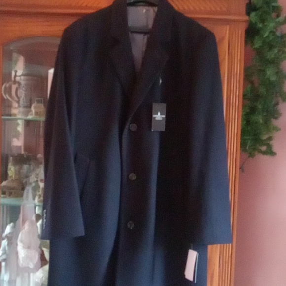 Brand new London Fog Signature overcoat. Navy wool, size 40 regular. - Picture 4 of 5